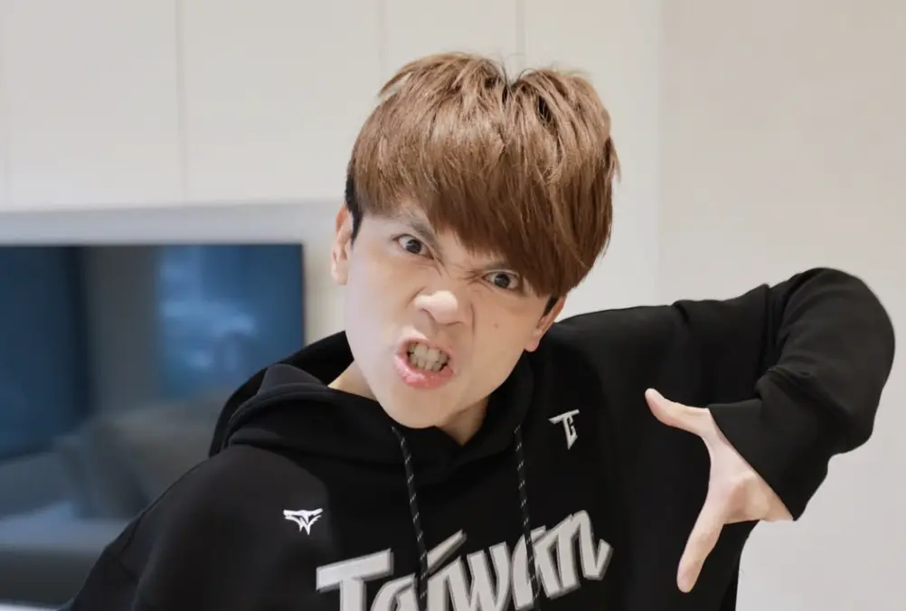 ▲「反指標」蔡阿嘎（如圖）幫中華隊加油，結果中華隊5:12輸給西班牙隊，網友開始抓戰犯，第一個就抓他。（圖／翻攝自蔡阿嘎IG）