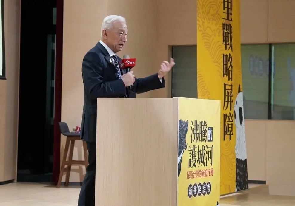 ▲聯電創辦人曹興誠出席博明新書發表會，他痛批中共指揮「匪媒」潑糞，想恐嚇罷免領銜人。（圖／曹興誠八不居士臉書）