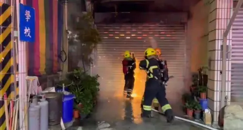 影/屏東潮州透天民宅深夜火警 附近居民:有爆炸聲