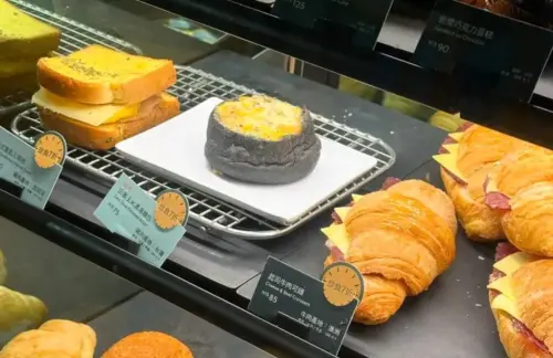 ▲星巴克的珍食7折計畫其實早在2023年1月1日就上線，只要是當日凌晨過賞味期間的糕點、食物，當晚7點過後就會以7折出售。（圖/Dcard）