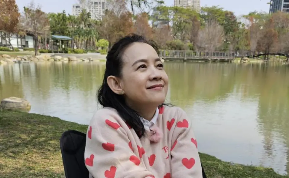 ▲藝人曾寶儀昨（21）日迎來52歲生日，她在臉書回顧過去衝擊，並選擇閉關七天，將時間獻給自己，重新找到生活重心。（圖／曾寶儀臉書）