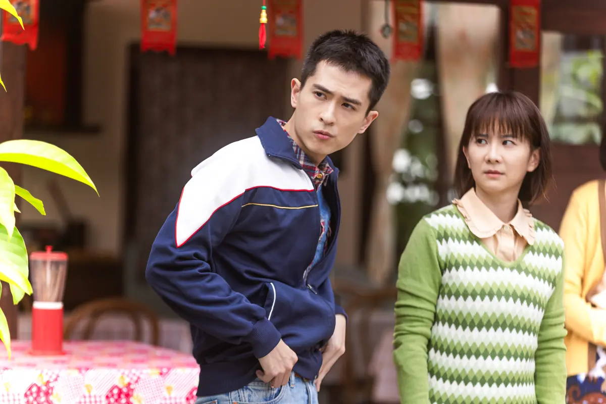 ▲石知田（左）在《火車來去》中很愛捉弄張育綺（右），張育綺被惹哭後只能去找安心亞替她報仇。（圖／公視台語台提供）