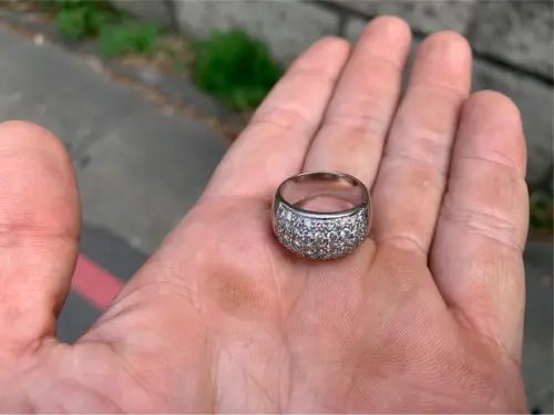 ▲戒指水溝掉落物撿拾排行中，名列第5。（圖／新北市環保局提供）