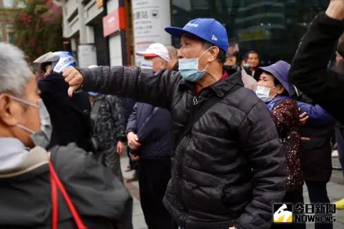 黃國昌到綠營票倉挨嗆「走狗」　他喊：到底是單純還是蠢？
