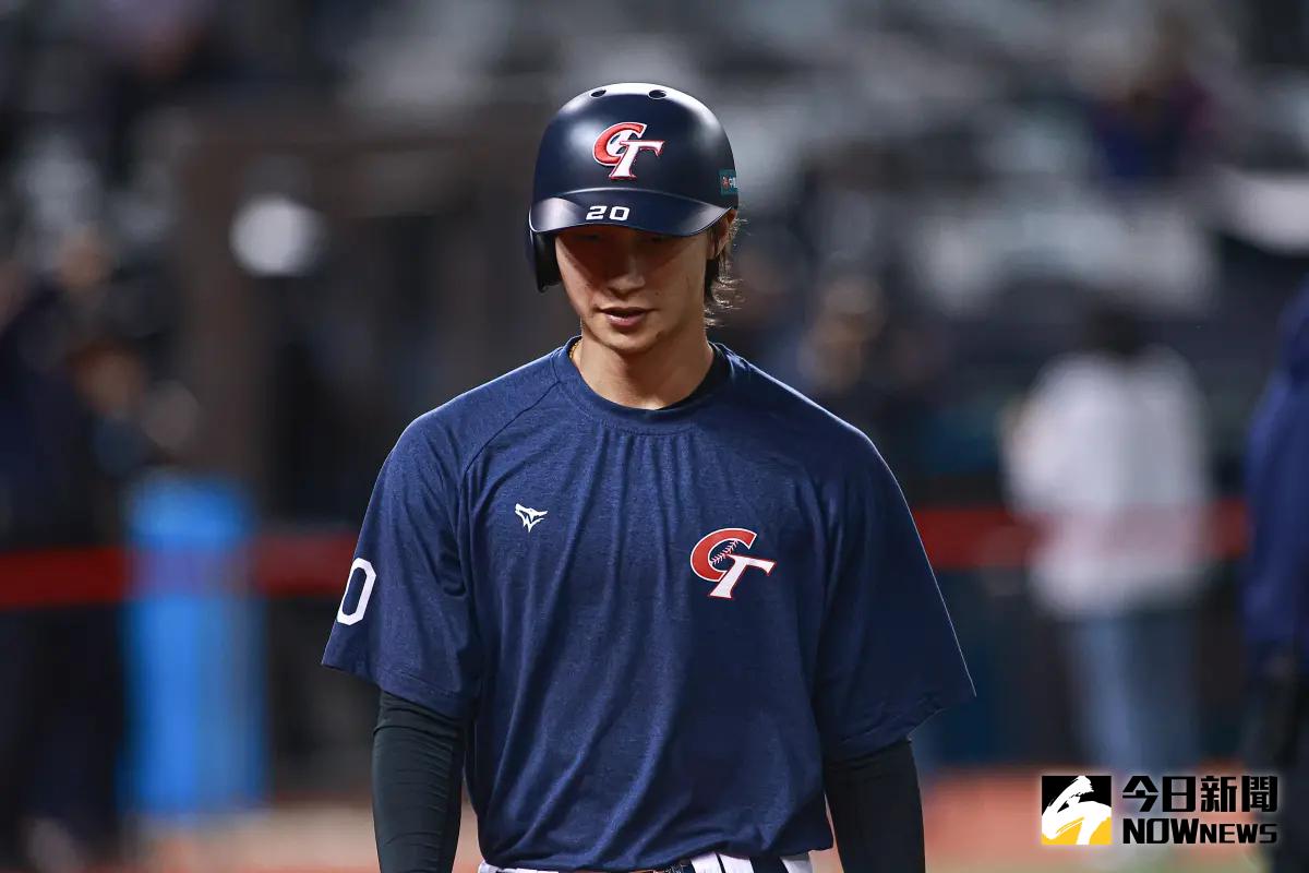 ▲經典賽資格賽中華隊外野手林佳緯進行賽前熱身。（圖／記者葉政勳攝 , 2025.02.22）