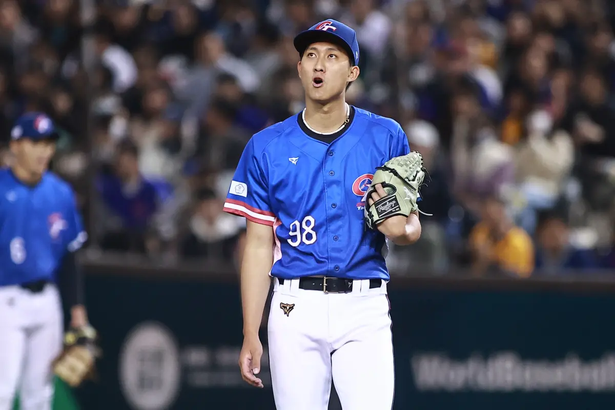 ▲WBC世界棒球經典賽資格賽，中華隊戰南非，先發投手沙子宸前2局讓對手6上6下，不過主投2.2局後因發燒引發抽筋退場。（圖／記者葉政勳攝）