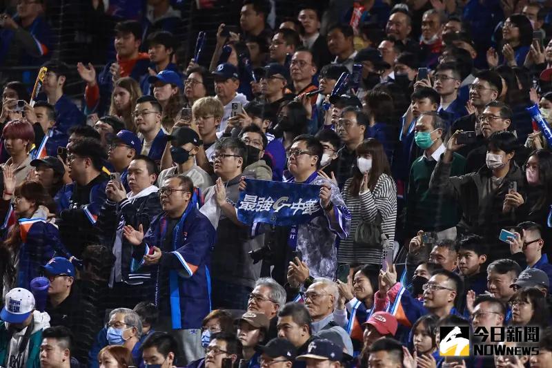 ▲經典賽資格賽票房開紅盤！中華對南非35868人進場，兩戰累計已經破7萬人次。（圖／記者葉政勳攝）