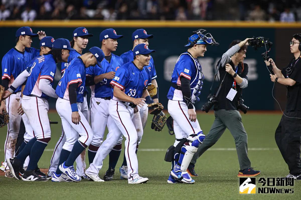 ▲經典賽資格賽中華隊以9:1擊敗南非隊拿下資格賽第一場勝利，四大超商咖啡優惠出爐了。（圖／記者葉政勳攝 , 2025.02.22）