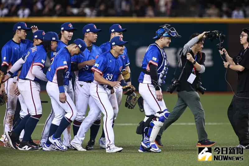 ▲經典賽資格賽中華隊以9:1擊敗南非隊拿下資格賽第一場勝利，四大超商咖啡優惠出爐了。（圖／記者葉政勳攝 , 2025.02.22）