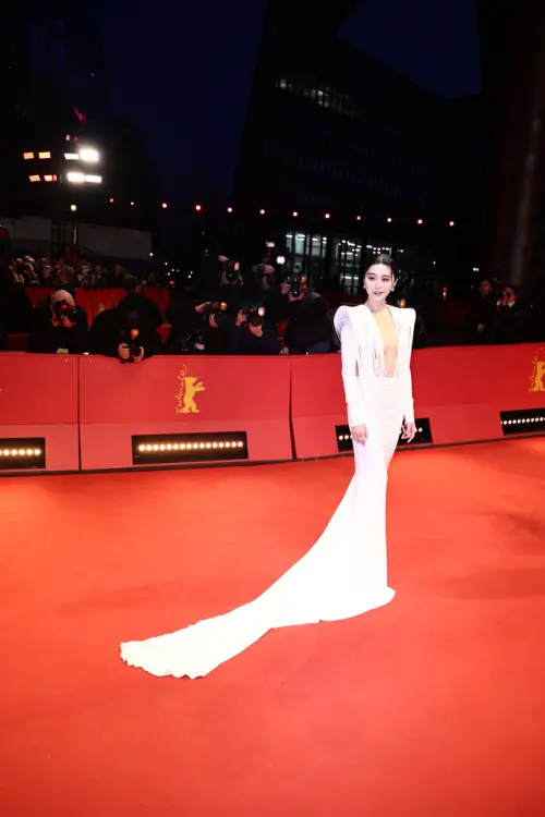 ▲2025第75屆柏林影展范冰冰閉幕典禮造型。（圖／美聯社／達志影像）
