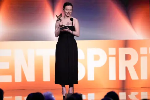 ▲麥琪麥迪遜以《艾諾拉》獲得獨立精神獎最佳主角獎,是她近期第2度在重要影視獎項上勝出,奧斯卡獲獎的聲勢升高。(圖/美聯社/達志影像) ▲麥琪麥迪遜以《艾諾拉》獲得獨立精神獎最佳主角獎,是她近期第2度在重要影視獎項上勝出,奧斯卡獲獎的聲勢升高。(圖/美聯社/達志影像)