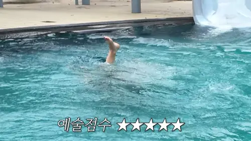 ▲▼白智英下水姿勢專業，沒想到下一秒腳朝天，笑翻全場。（圖／백지영 Baek Z Young YouTube）