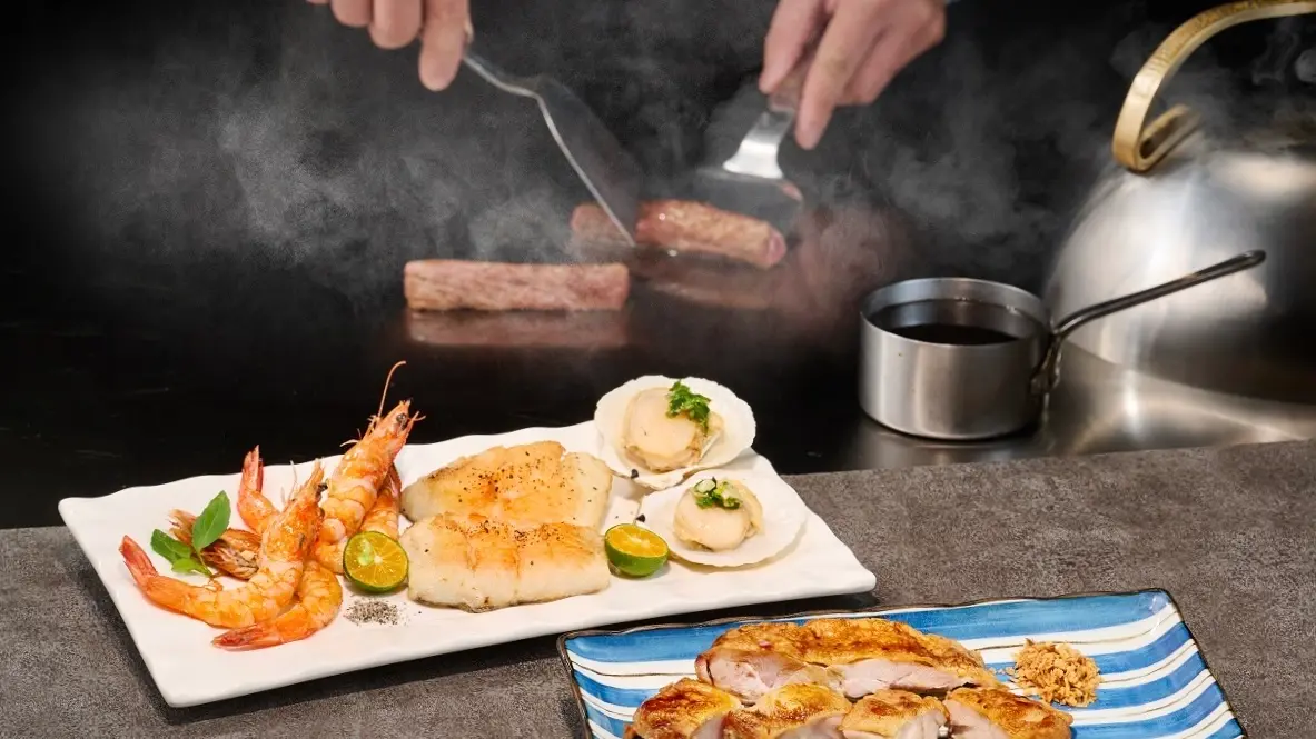 ▲身分證優惠！對中「1、6、8」任一碼，王品「就饗鐵板燒」免費招待「鐵板豆腐鮮蚵」；肉次方、Oh my!原燒、金咕3大燒肉69元起和牛加菜好康。高雄楠梓「犝犝 燄牛排館」開幕五星好評也送菜。（圖／王品提供）