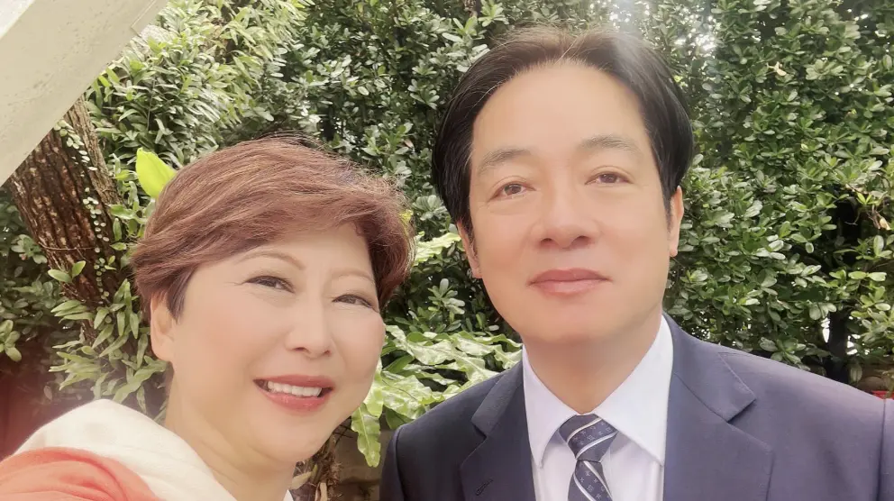 ▲陳亭妃在臉書貼出與賴清德合影，以實際行動為近日來傳言闢謠。（圖／翻攝自陳亭妃臉書）