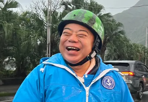 61歲「日本瓜哥」來台從萬華騎車到九份超熱血！鄉親看到他HIGH翻
