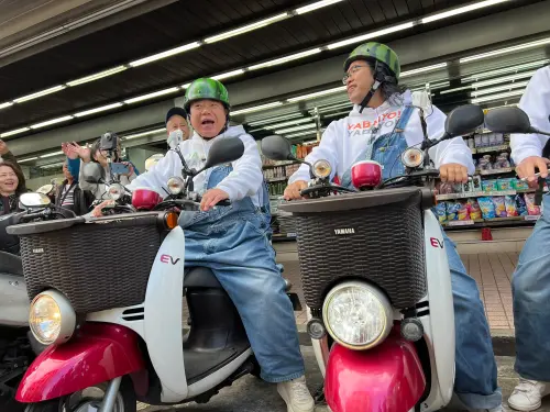 ▲《歐兜邁冒險趣》來台拍攝，出川哲朗等著招牌西瓜帽現身。（圖／出川哲朗の充電させてもらえませんか？ X）