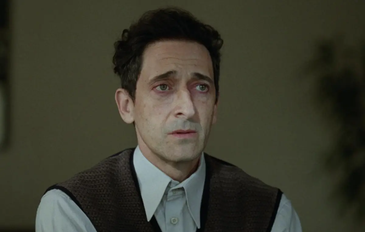 ▲「史上最年輕奧斯卡影帝」紀錄保持人安德林布洛迪，今年以《粗獷派建築師》獲第2座小金人的呼聲甚高，但他得小心來勢洶洶的對手提摩西夏勒梅，把「最年輕奧斯卡影帝」的頭銜搶去。（圖／摘自IMDb）