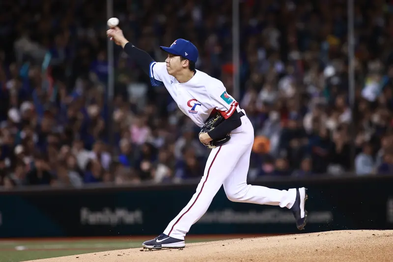 ▲中華隊先發投手徐翔聖首局被連續安打失掉2分。（圖／記者葉政勳攝）