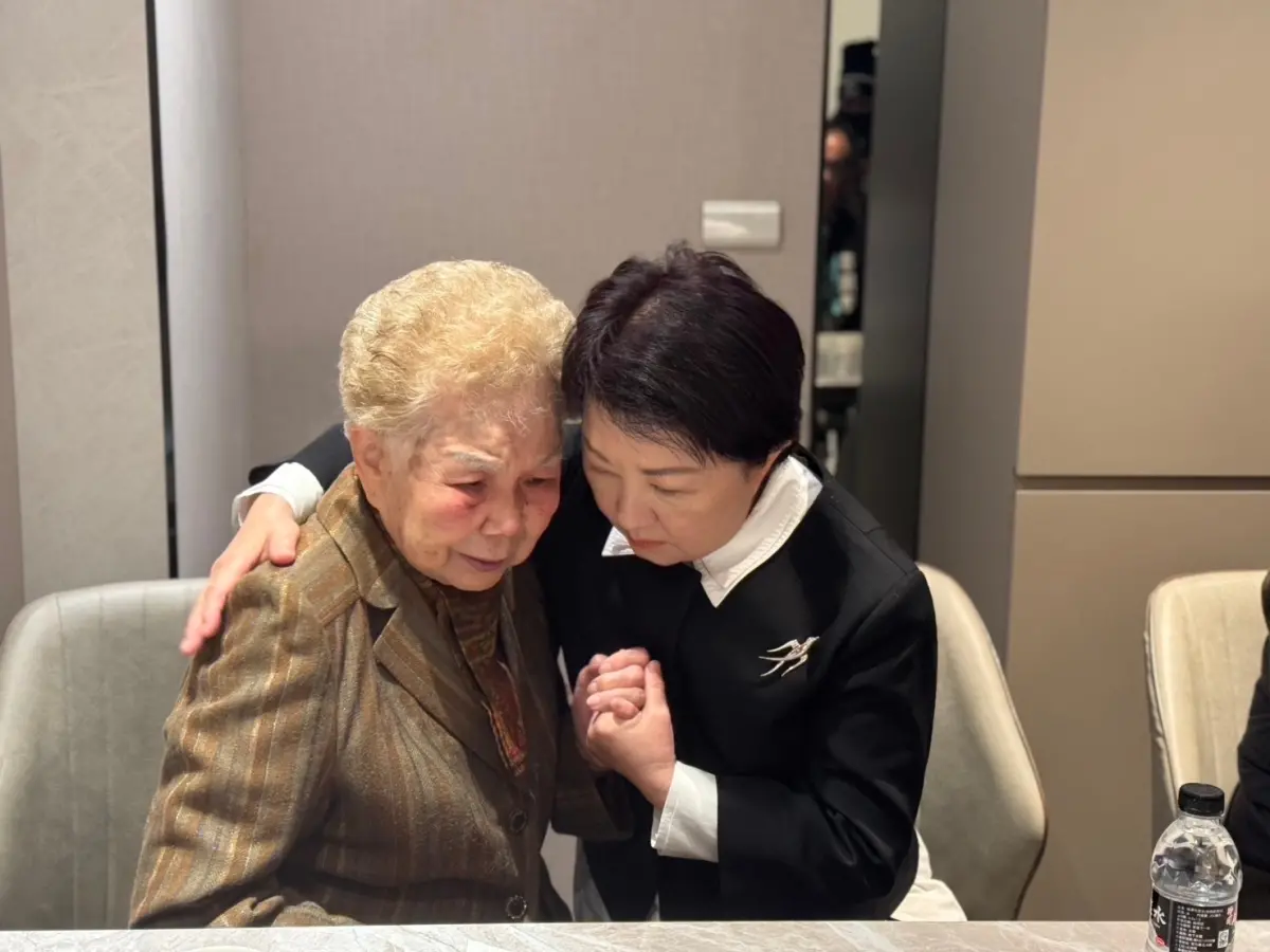 ▲從柯母透過影片喊話總統賴清德，到陳佩琪發文質疑奔喪時間，吳靜怡認為表演性質過於強烈，家庭事務上升到政治層面，反而讓訴求顯得荒誕。（圖／民眾黨提供）