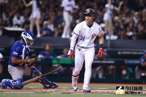 ▲經典賽資格賽中華隊隊長陳傑憲靠著選球保送上壘。（圖／記者葉政勳攝 , 2025.02.23）