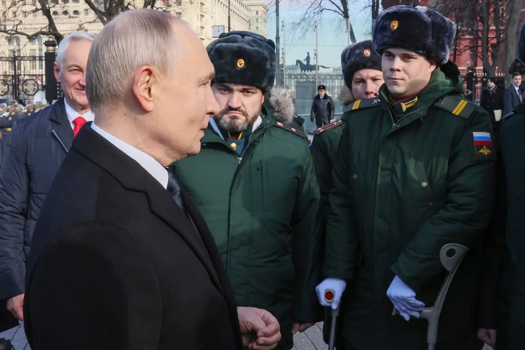 ▲俄羅斯總統蒲亭視察俄軍，稱這些仍在烏克蘭戰地的俄軍是在「捍衛國家利益」。（圖／美聯社／達志影像）