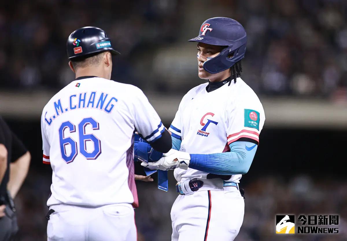 ▲經典賽資格賽中華隊游擊手張育成敲出長打建功。（圖／記者葉政勳攝）