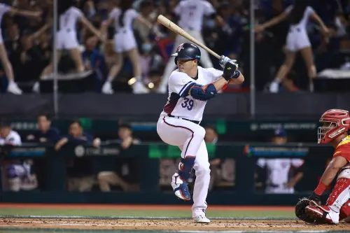 中華隊21日首戰西班牙,7局時靠著吳念庭敲出適時一擊,才避免被扣倒的難堪場面。(圖/記者葉政勳攝 , 2025.02.21) ▲中華隊21日首戰西班牙,7局時靠著吳念庭敲出適時一擊,才避免被扣倒的難堪場面。(圖/記者葉政勳攝 , 2025.02.21)