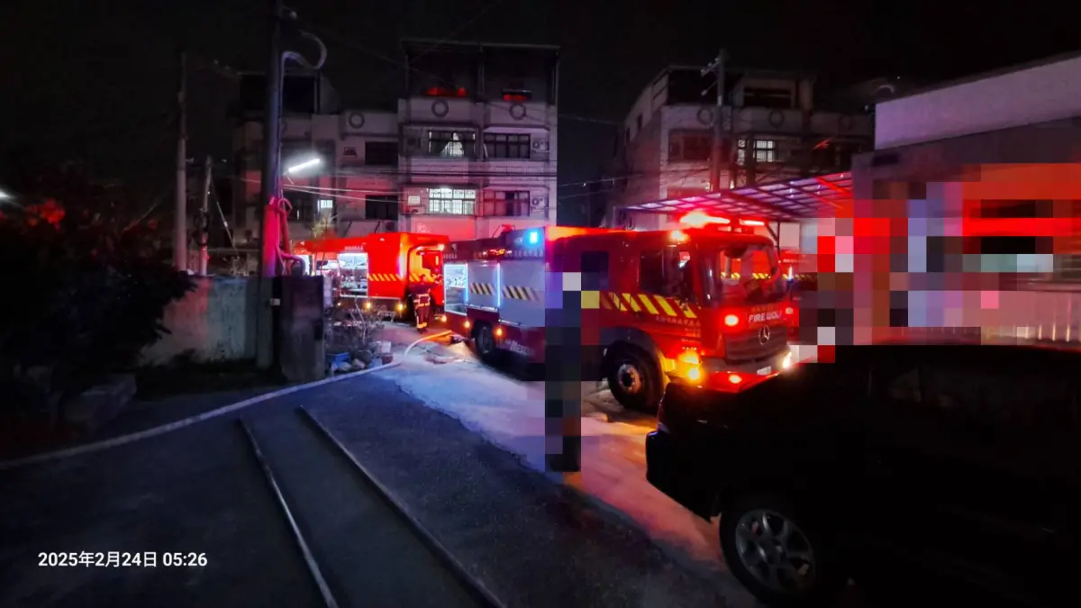 ▲嘉義民雄一間頂樓加蓋出租套房，清晨4時許發生火警，一名男子被發現時已被燒成焦屍。（圖／嘉義縣警局提供）