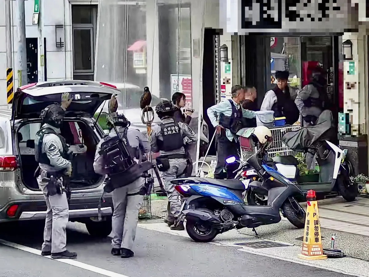 ▲台南市警方日前破獲以陳姓男子為首的幫派組織集團。該集團以寵物店為據點，私下從事詐騙、暴力討債及販毒等犯罪。（圖／警方提供）