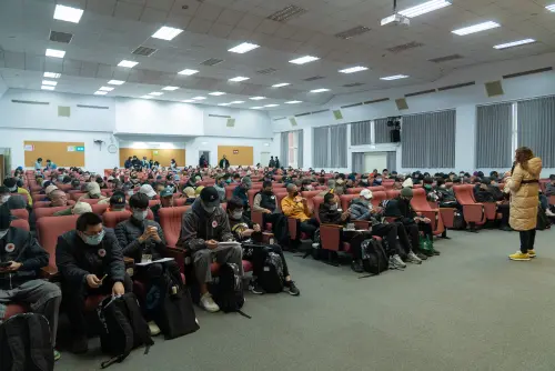 ▲新竹市今年第一梯次陸軍新兵入營座談會，代理市長邱臣遠出席為役男們加油打氣。（圖／新竹市府提供）