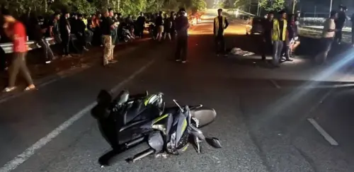 ▲22歲女騎士在事發現場撞上一隻正要過馬路的水獺後翻覆並被後方車輛輾斃。（圖／翻攝自光明日報）