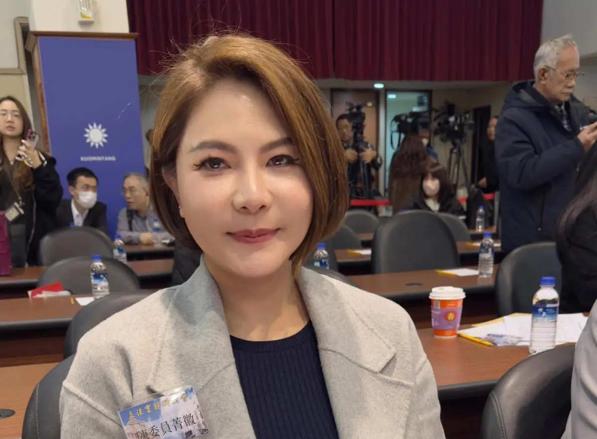 ▲國民黨立委陳菁徽今（24）日指出醫院病床不足根本原因是護理人力不足、健保點值不足。（圖／取自陳菁徽醫師臉書）