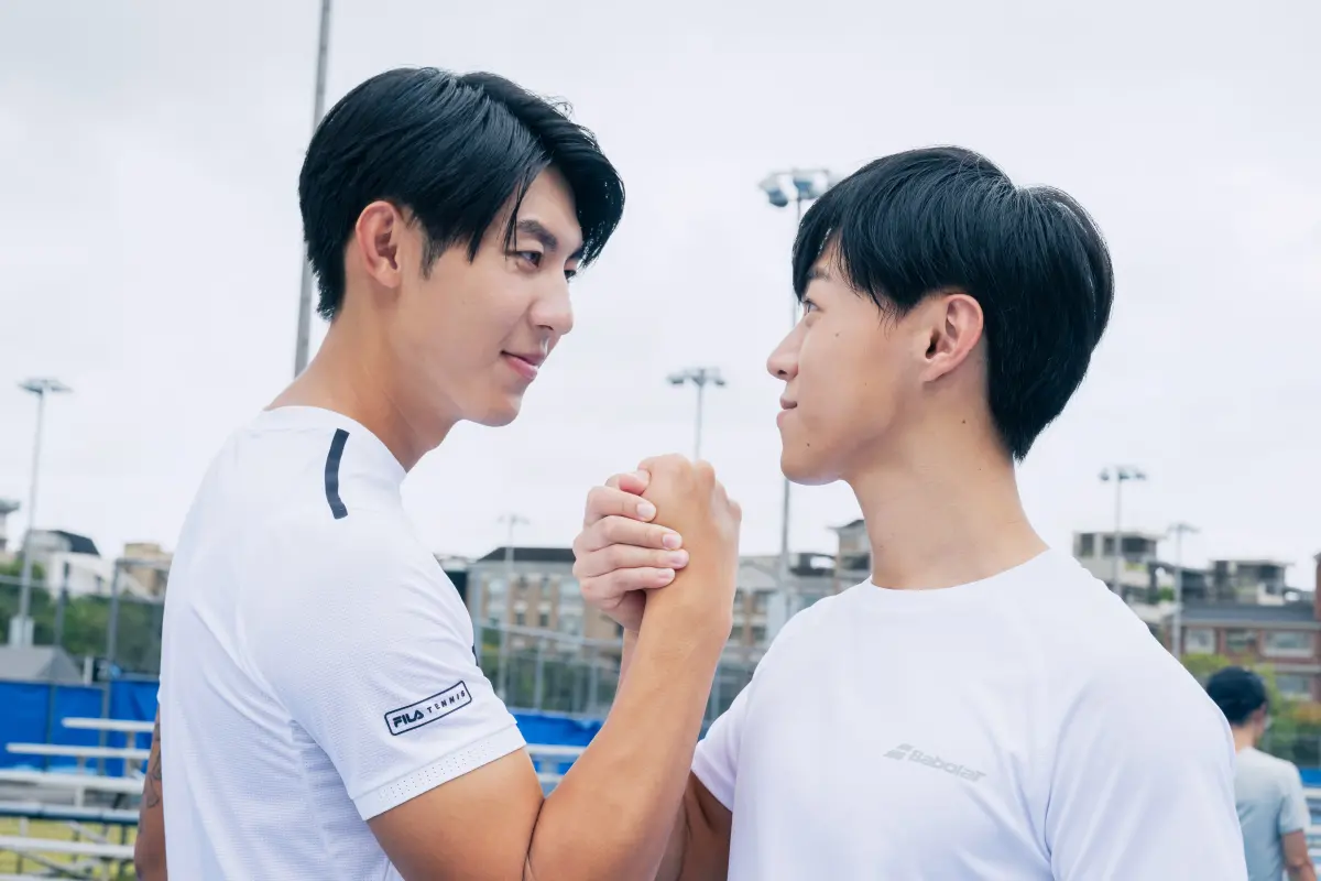 ▲劉丞（左）和游書庭（右）同門師兄弟合作BL劇《一拍即合》，兩人的經紀公司艾迪昇總經理林志遠坦言，為了栽培演員，公司砸錢讓他們主演，不擔心回收成本的問題。（圖／艾迪昇傳播提供）