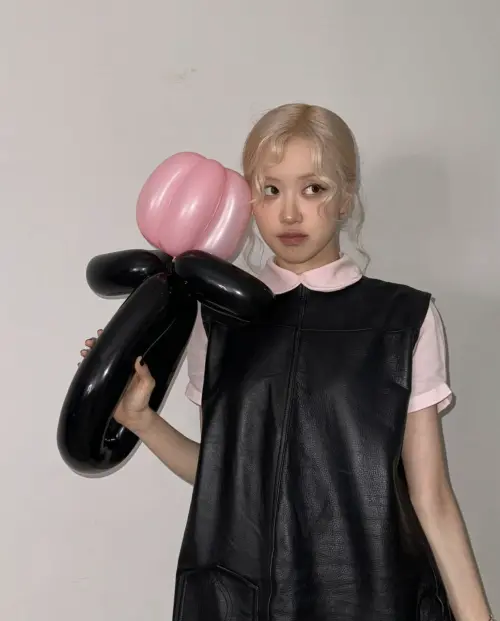 ▲Rosé退出韓國音樂著作協會之舉，讓許多粉絲擔心她將不在韓國進行演藝活動，不過日前YG娛樂已公布BLACKPINK全新的巡演規劃，讓許多粉絲摩拳擦掌準備搶票。（圖／Rosé IG）