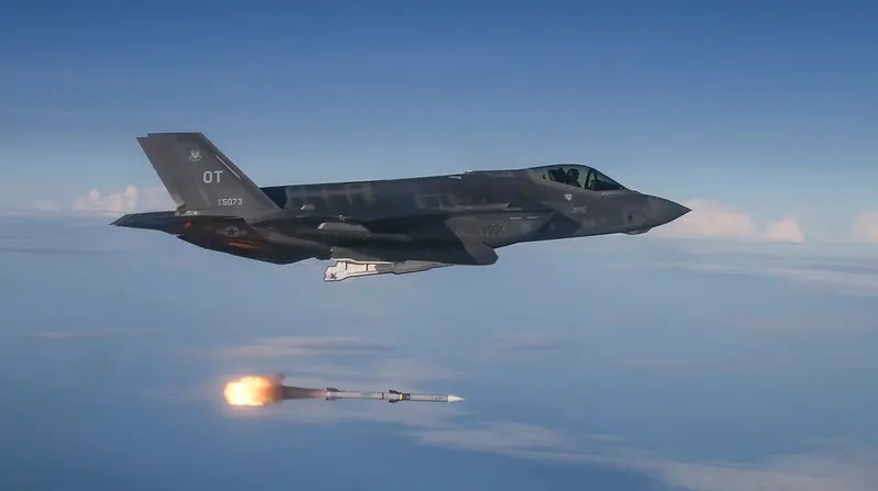 ▲美軍F-35A戰機發射AIM-120飛彈,未來將被AIM-260取代。(圖/美國空軍)