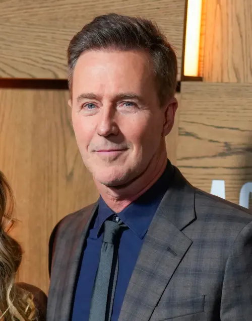 ▲在電影《巴布狄倫：搖滾詩人》（A Complete Unknown）中，艾德華·諾頓（如圖）飾演美國民謠大師皮特·西格（Pete Seeger）（圖／美聯社／達志影像）