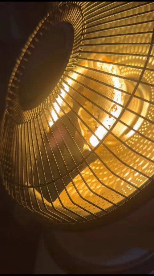 電暖器 ▲民眾在使用電暖器時遇到燃燒現象,雙全國際也在第一間回應。(圖/翻攝Threads)