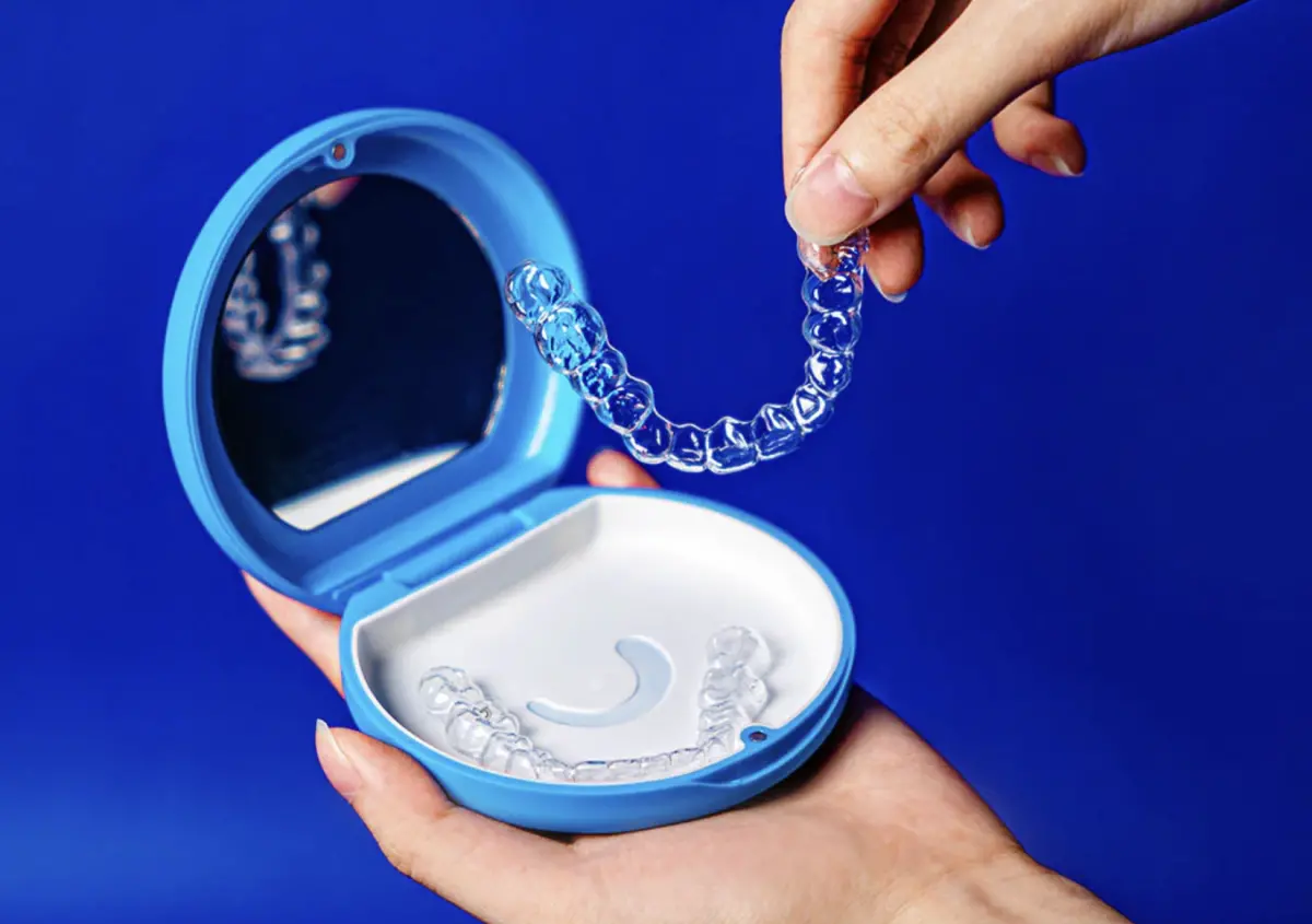 ▲國內知名的隱形牙套「Zenyum綻雅」，今有上百位消費者組成自救會，控訴品牌方多項缺失，官方也做出回應駁斥。（圖／翻攝官網）