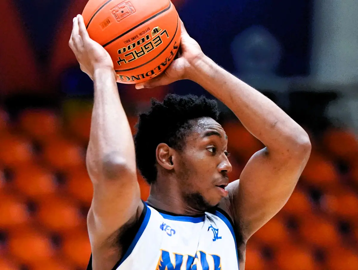 ▲UBA虎尾科大喬納森19分22籃板，以2屆40場出賽達成UBA生涯700籃板，刷新UBA公開一級700籃板最速紀錄。（圖／大專體總提供）