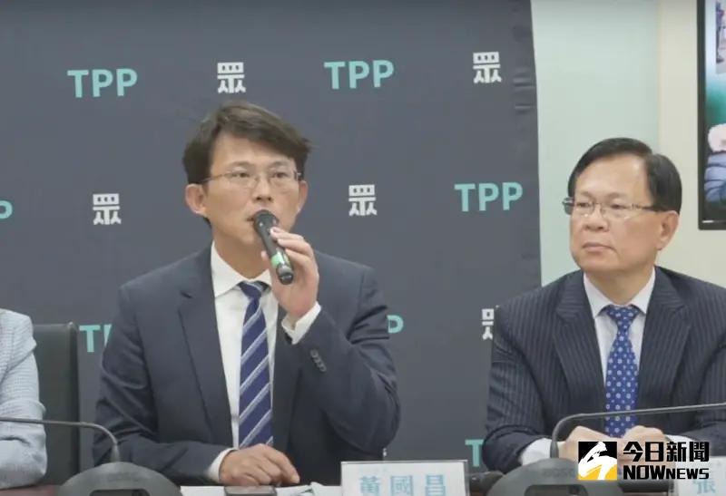 ▲民眾黨團總召黃國昌（左）怒嗆衛福部次長林靜儀講幹話，無視急診壅塞問題。（圖／記者林詠青攝，2025.02.25）