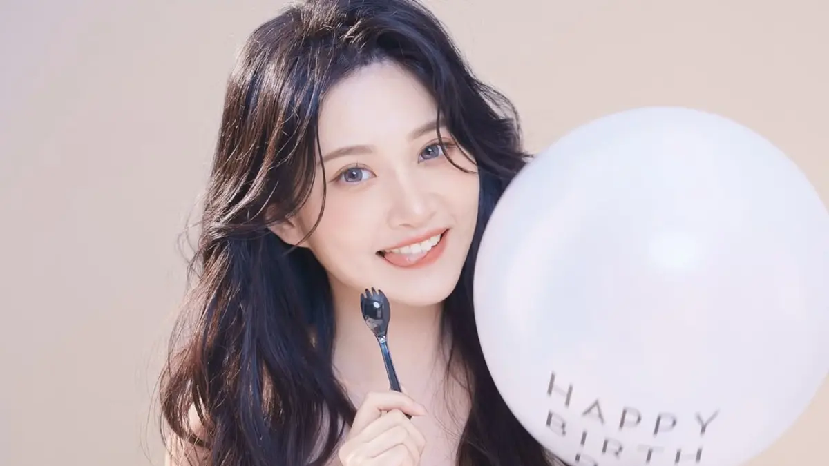 ▲艾瑞絲（如圖）自爆在反骨期間遭霸凌，經紀人還曾跟她凹過2萬元的禮物，甚至對新同事散布謠言，還不敢對其他成員孫生、蕾菈這麼做。（圖／艾瑞絲IG）