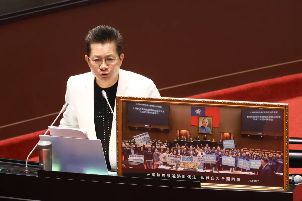 ▲民眾黨立委吳春城今宣布請辭立委。（圖／記者陳明安攝）