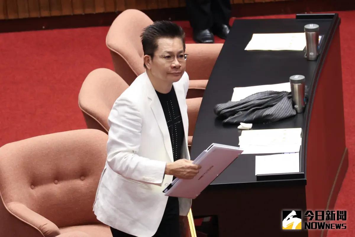 ▲民眾黨立委吳春城今（25）日宣布辭職。（圖／記者陳明安攝）