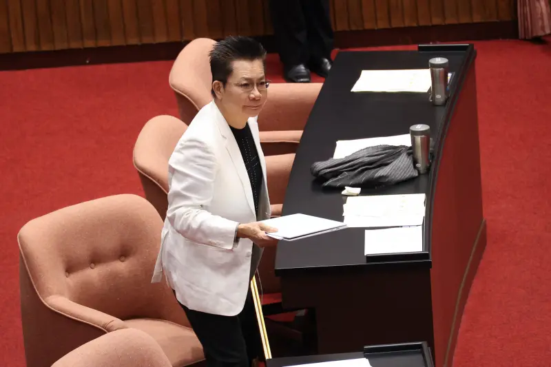 ▲民眾黨立委吳春城在立院院會宣布請辭。（圖／記者陳明安攝，2025.02.25）