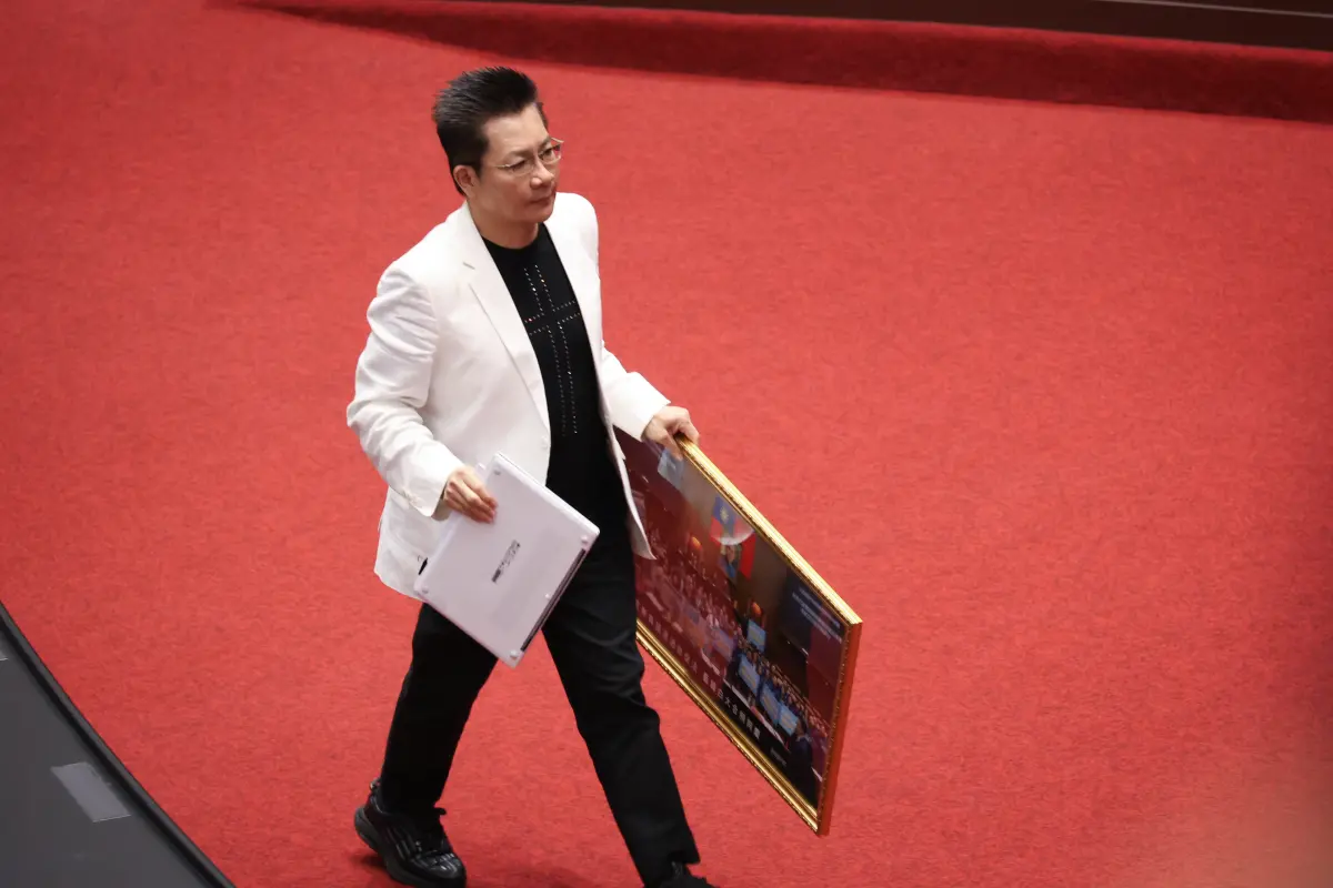 ▲民眾黨不分區立委吳春城今（25）日在立法院質詢時宣布辭職。（圖／記者陳明安攝）