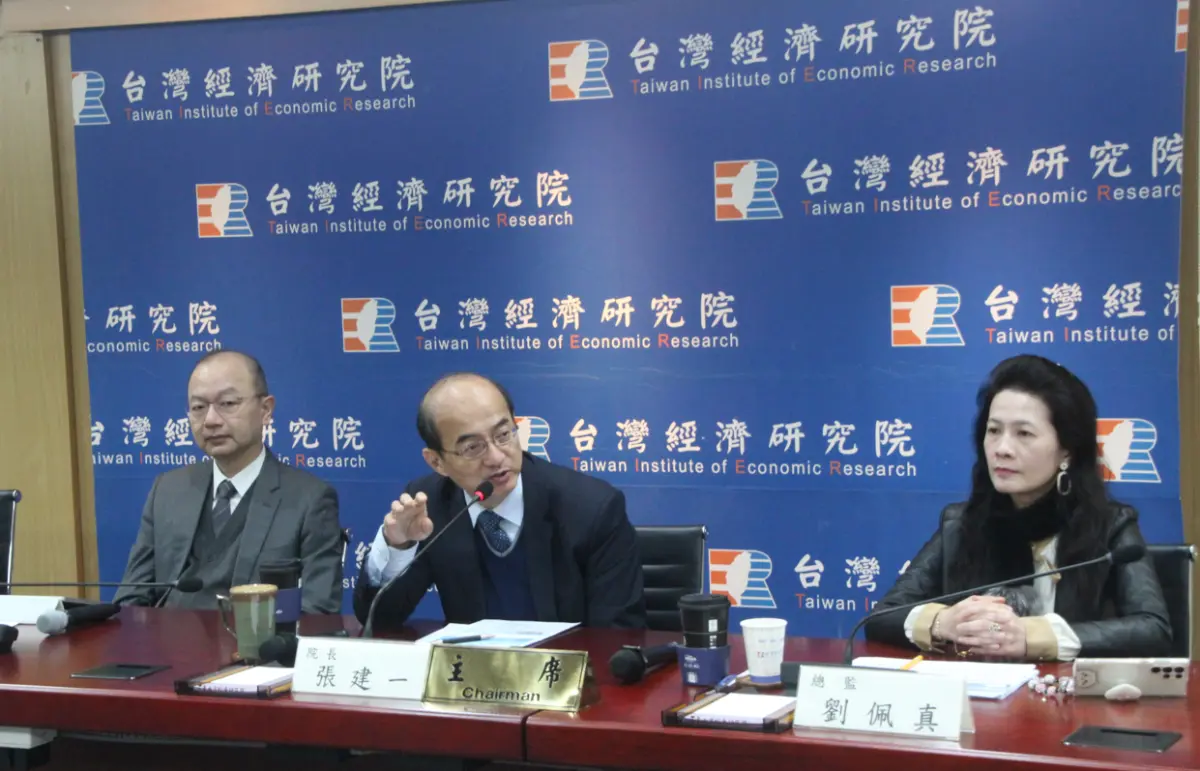 ▲台灣經濟研究院今（25）日公布，1月景氣動向調查，製造業營業氣候測驗點上升0.82點。（圖／記者鍾泓良攝影）