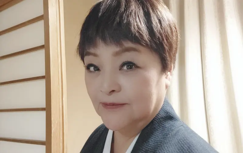 ▲易淑寬（如圖）住家遭到搜索，疑似和貪瀆案有關，易淑寬曾是歌仔戲當家花旦，後來發展遊覽車事業，月收高達30萬。（圖／翻攝自易淑寬臉書）