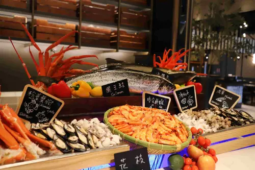 ▲COZZI Blu和逸飯店桃園館推出「星級吃喝玩樂懶人包」，眾多美食優惠一次看。（圖／國泰飯店觀光事業提供）
