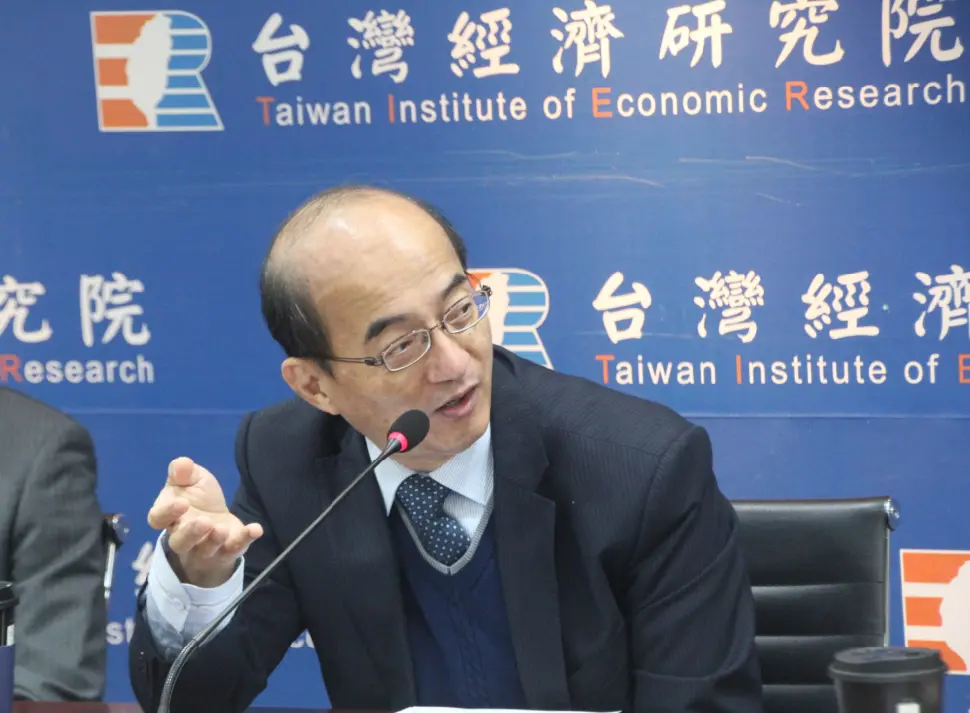 ▲張建一認為，民生電價調漲若影響到小吃店、餐廳，不利於控制消費者物價指數（CPI），但他也認為朝野目前也在立院商討追加預算，若可以成功爭取，或許有辦法能讓電價不用出現劇烈變化。（圖／記者鍾泓良攝影）