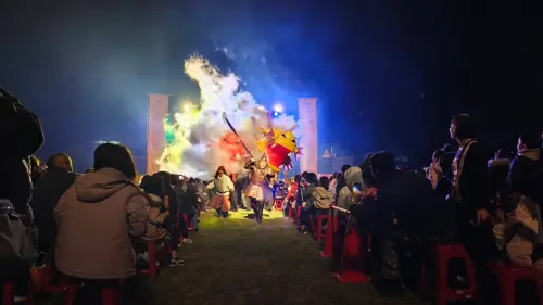 ▲信義房屋與紙風車文教基金會攜手，將國家劇院規格的舞台和表演《台灣幻想曲》搬到嘉義市，透過的精彩劇場表演，讓藝術走進孩子的世界，點燃他們的創意與想像力。（圖／信義房屋提供）